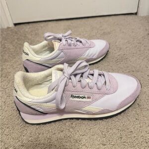 Women's Classic AZ Shoes Size 6